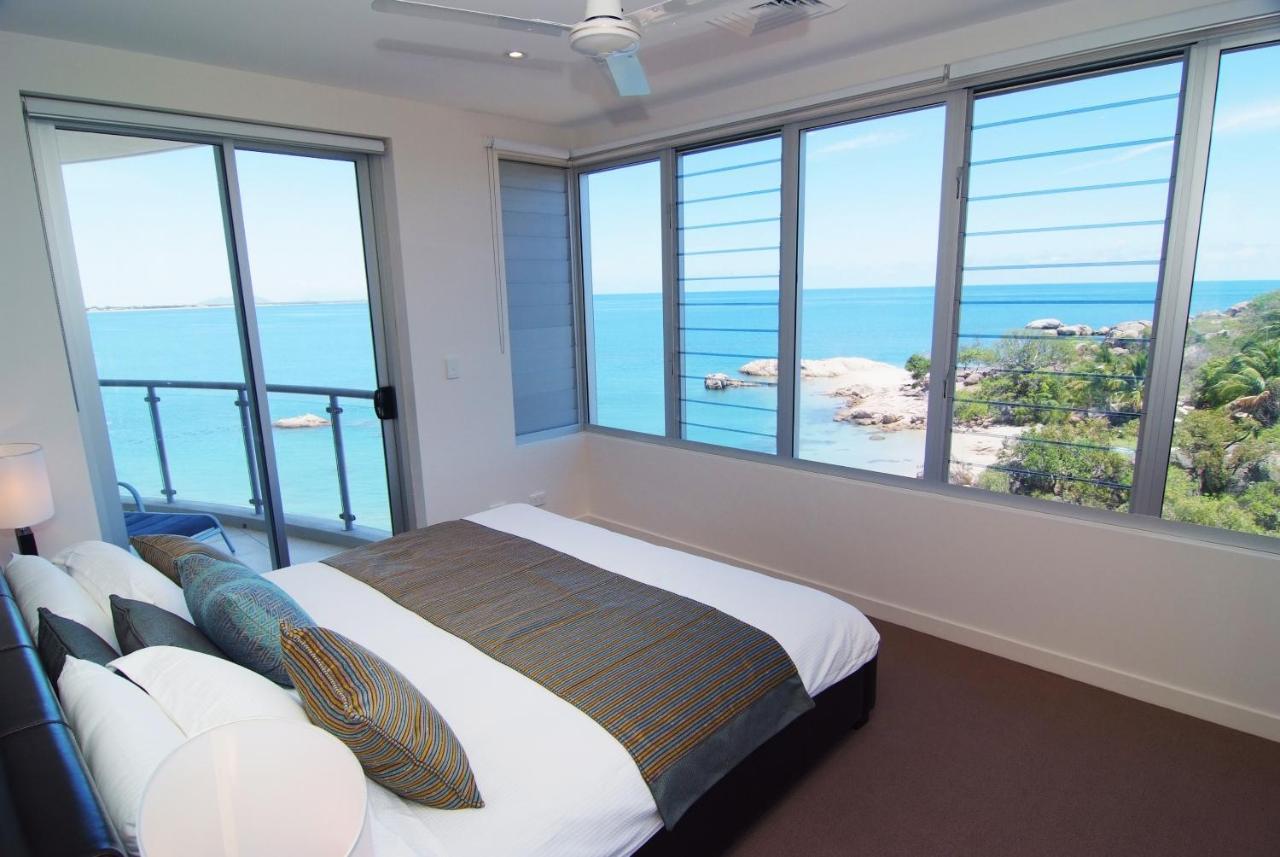 Coral Cove Apartments - Absolute Beachfront Resort Μπόουεν Εξωτερικό φωτογραφία