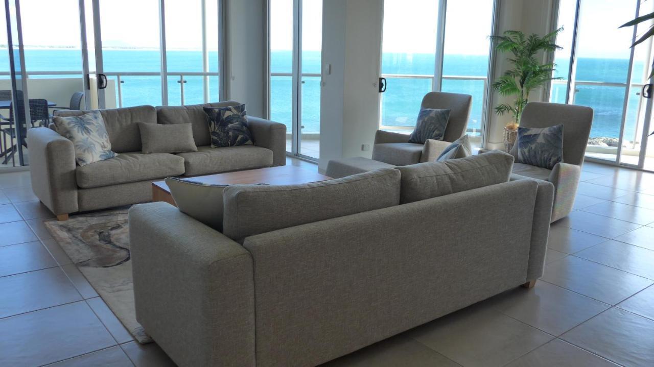 Coral Cove Apartments - Absolute Beachfront Resort Μπόουεν Εξωτερικό φωτογραφία