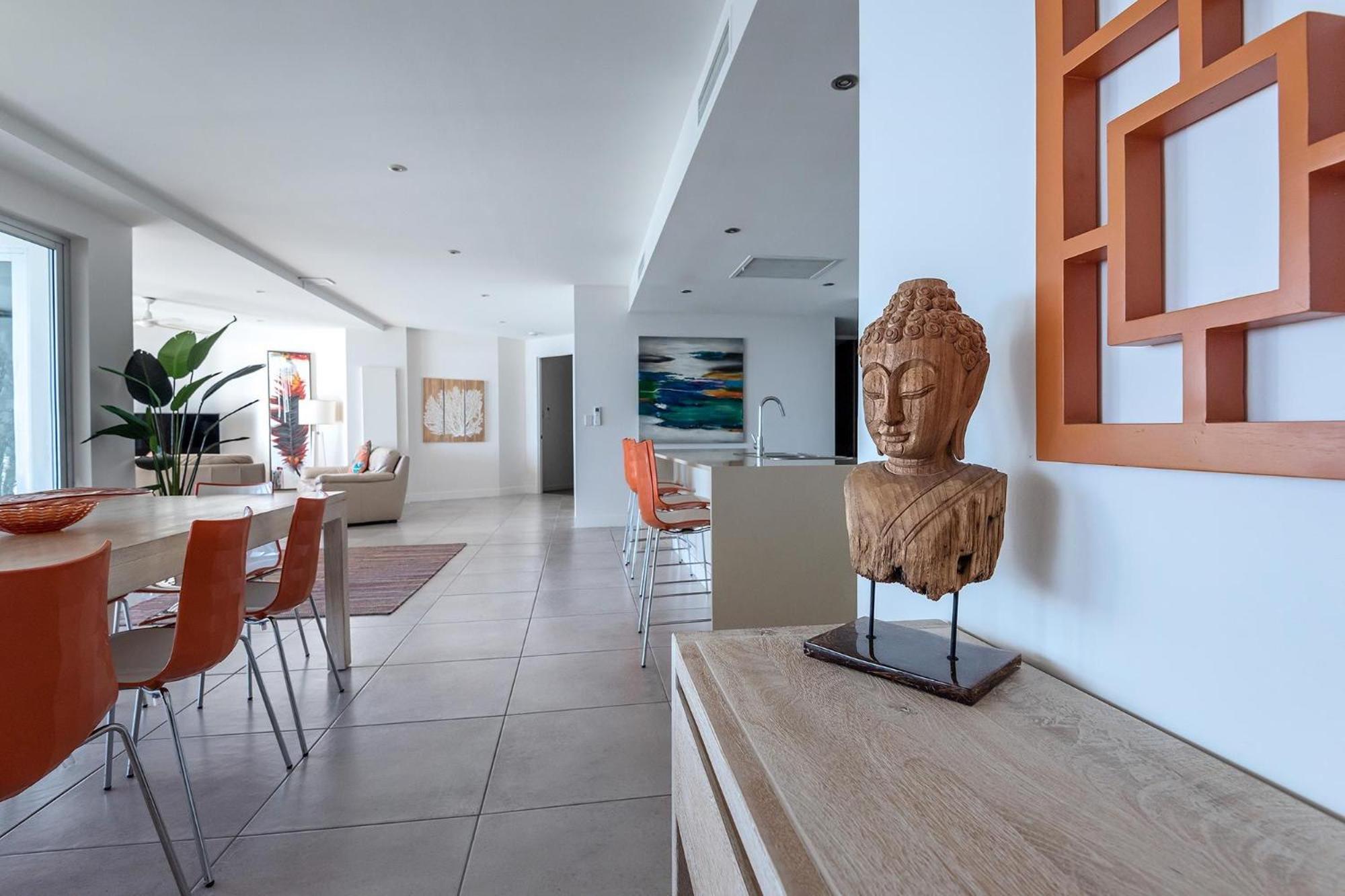 Coral Cove Apartments - Absolute Beachfront Resort Μπόουεν Εξωτερικό φωτογραφία