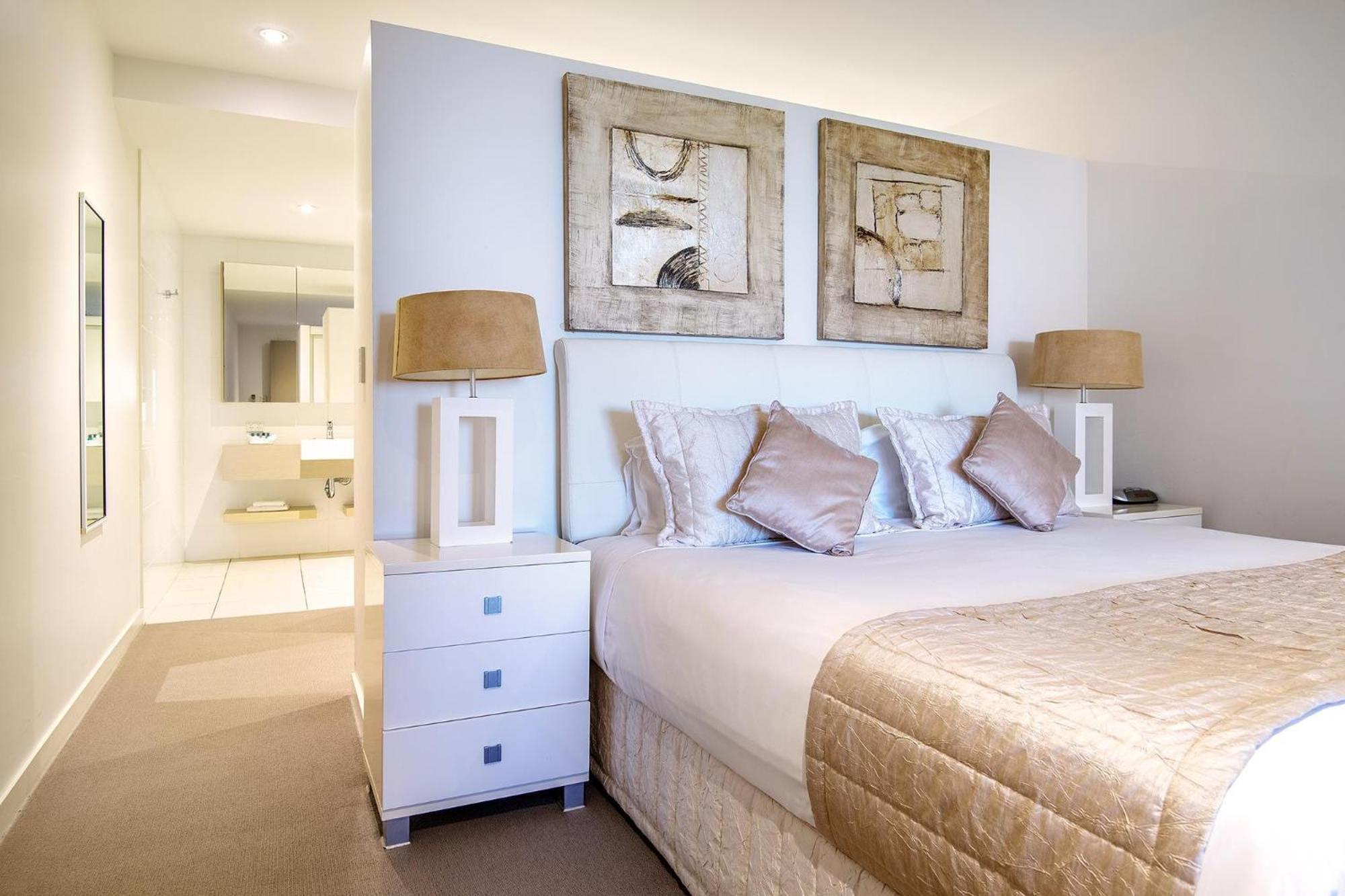 Coral Cove Apartments - Absolute Beachfront Resort Μπόουεν Εξωτερικό φωτογραφία