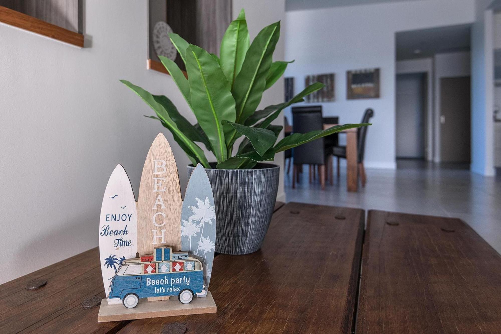 Coral Cove Apartments - Absolute Beachfront Resort Μπόουεν Εξωτερικό φωτογραφία