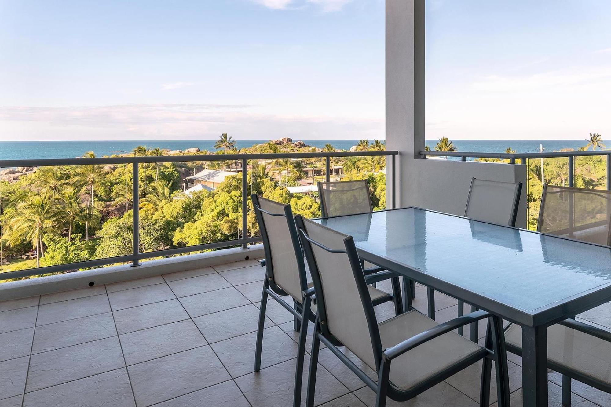Coral Cove Apartments - Absolute Beachfront Resort Μπόουεν Εξωτερικό φωτογραφία