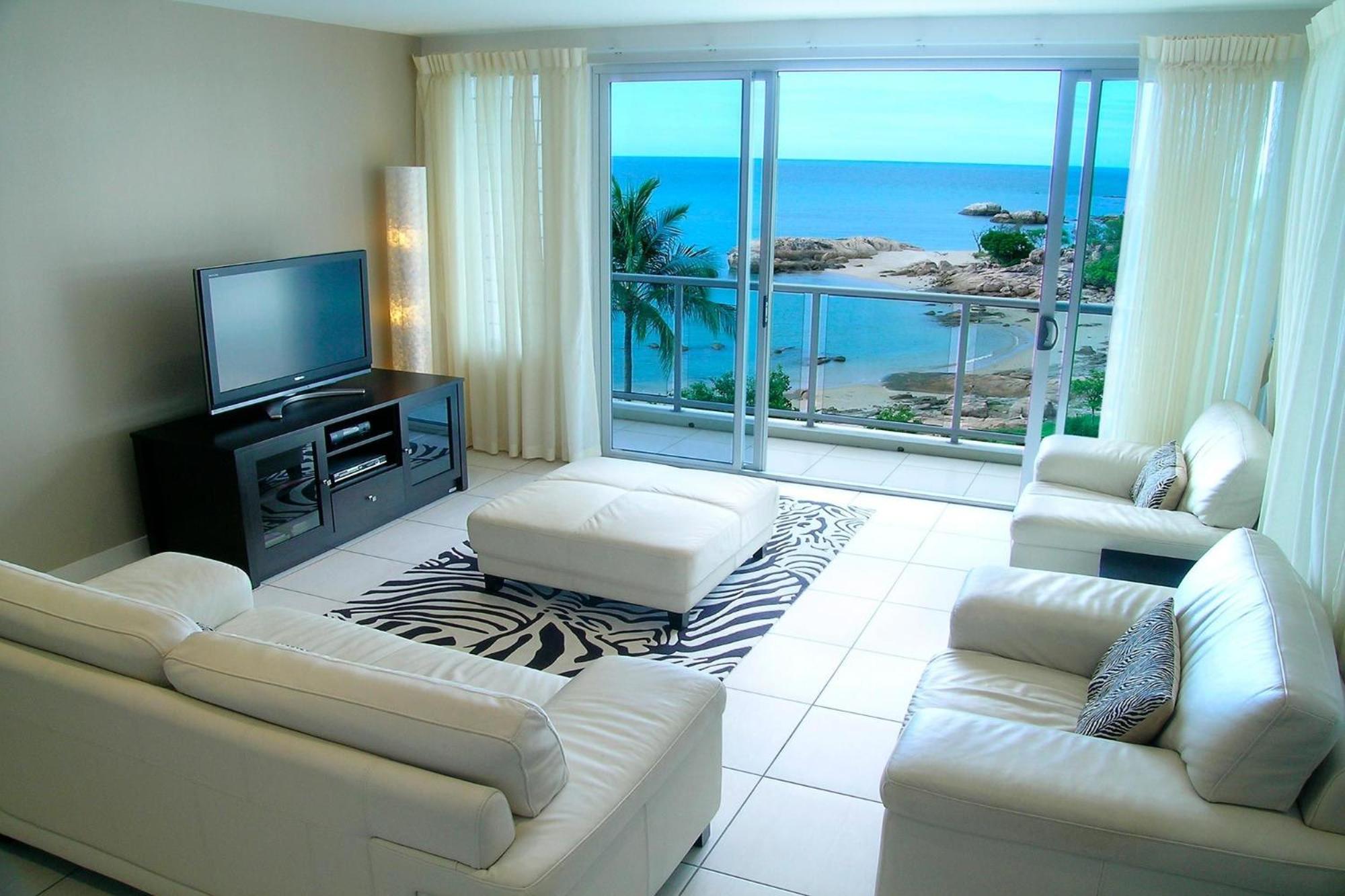Coral Cove Apartments - Absolute Beachfront Resort Μπόουεν Εξωτερικό φωτογραφία