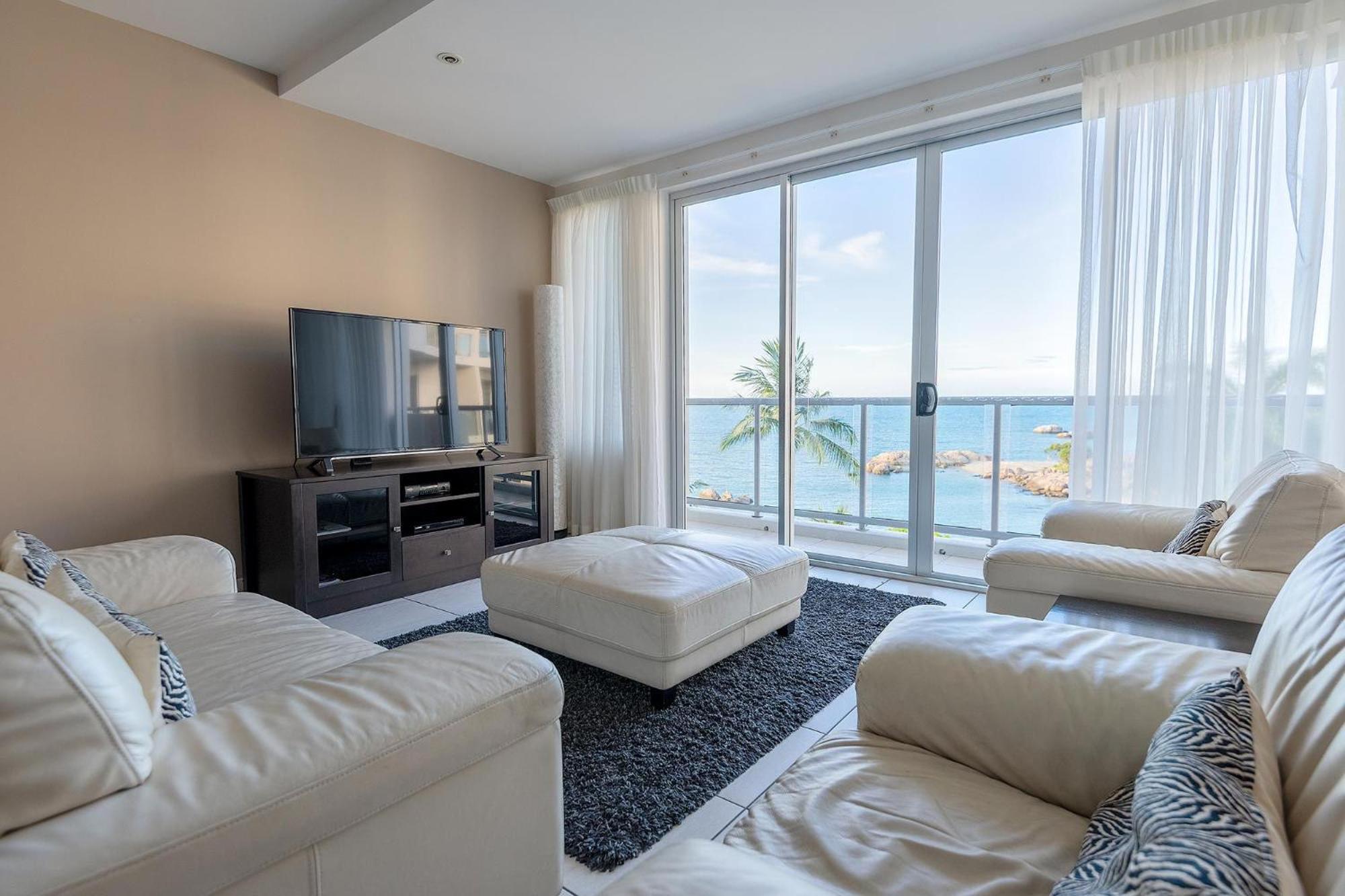 Coral Cove Apartments - Absolute Beachfront Resort Μπόουεν Εξωτερικό φωτογραφία