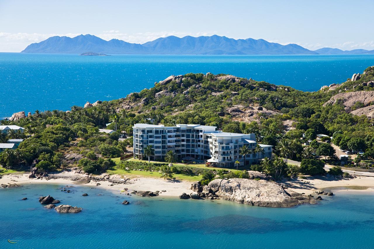 Coral Cove Apartments - Absolute Beachfront Resort Μπόουεν Εξωτερικό φωτογραφία